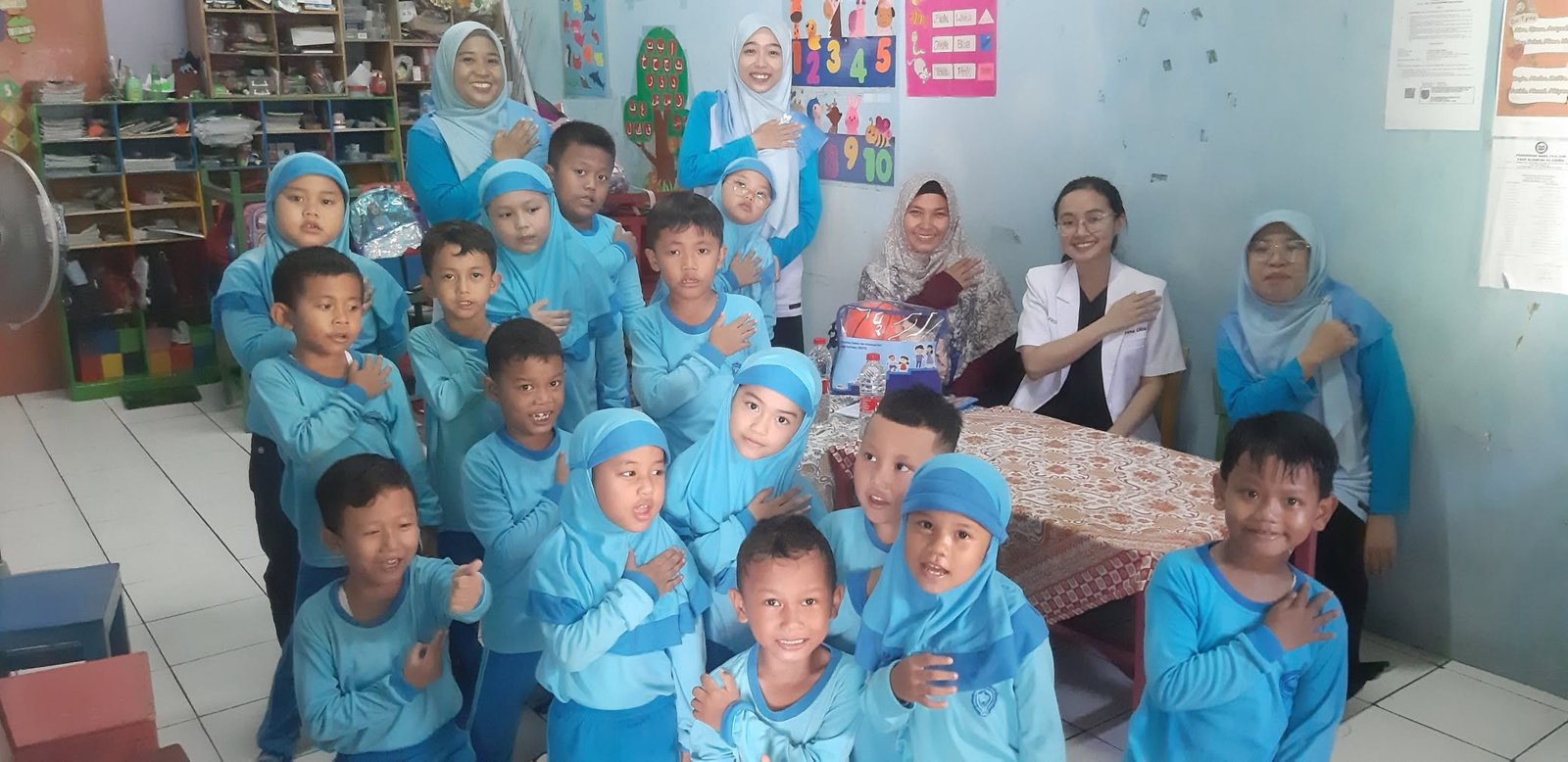 Kegiatan pemeriksaan kesehatan siswa PAUD Al Qur’an Azzahra
